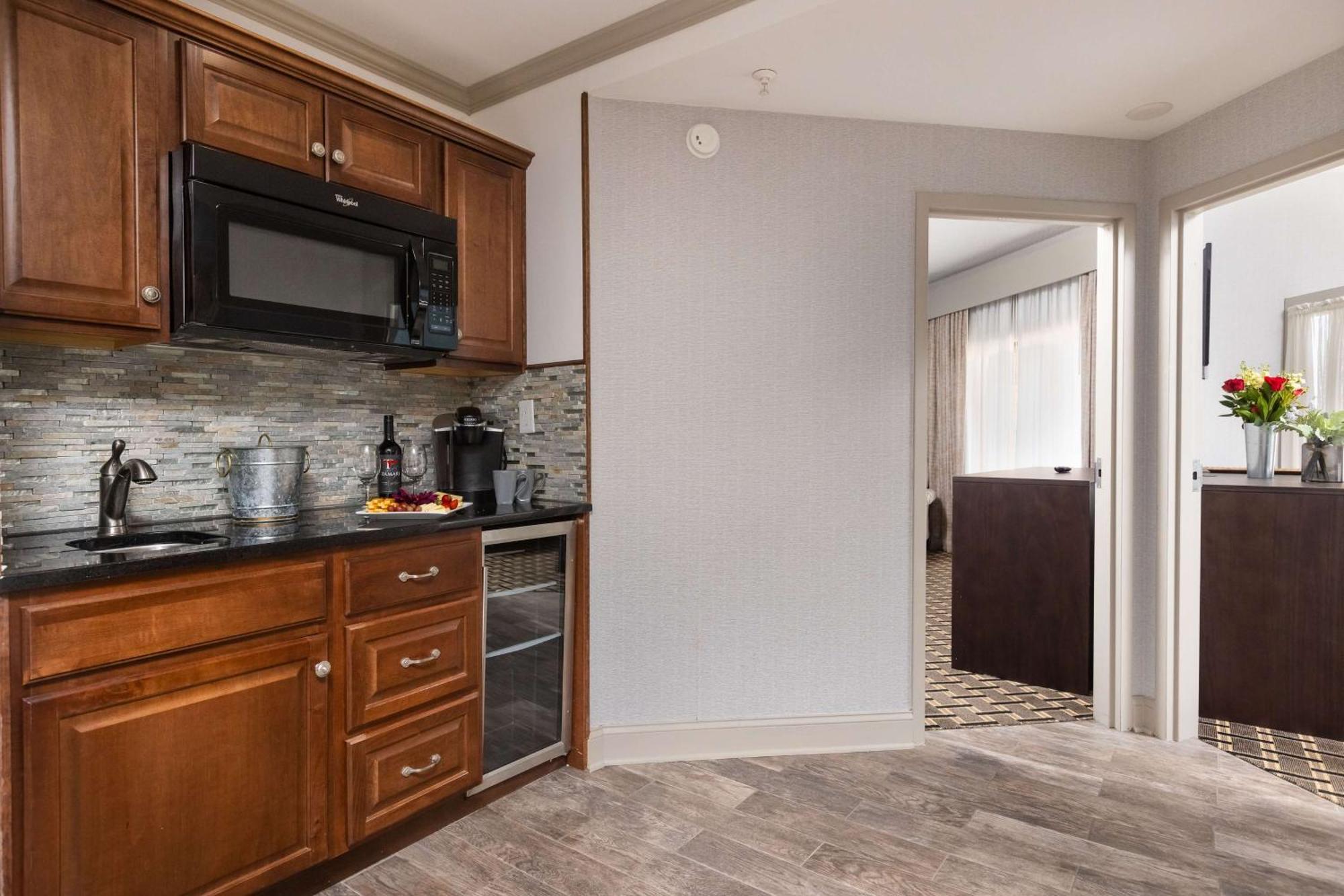 Inn At The Colonnade Baltimore - A Doubletree By Hilton Hotel Екстериор снимка