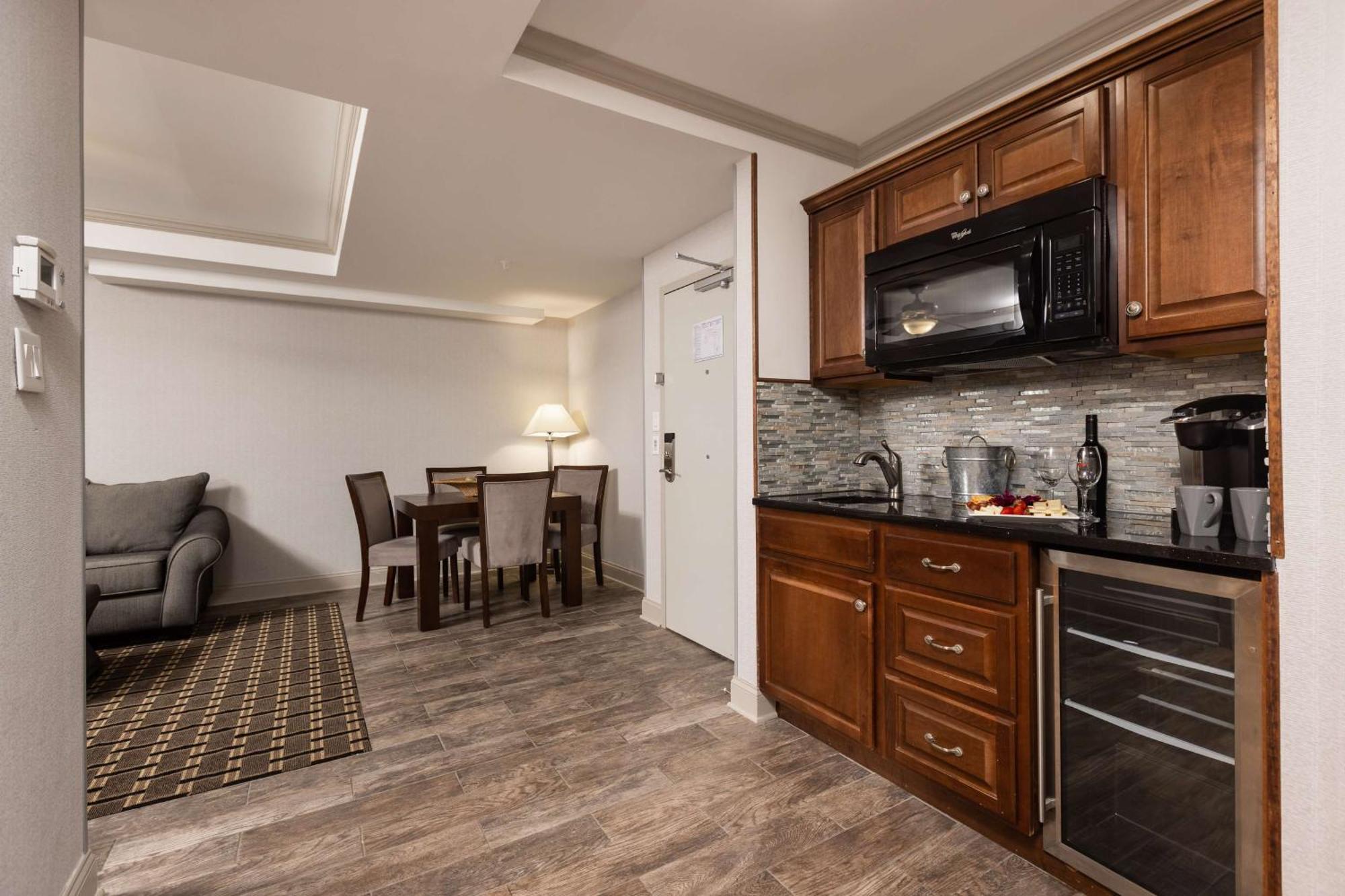 Inn At The Colonnade Baltimore - A Doubletree By Hilton Hotel Екстериор снимка